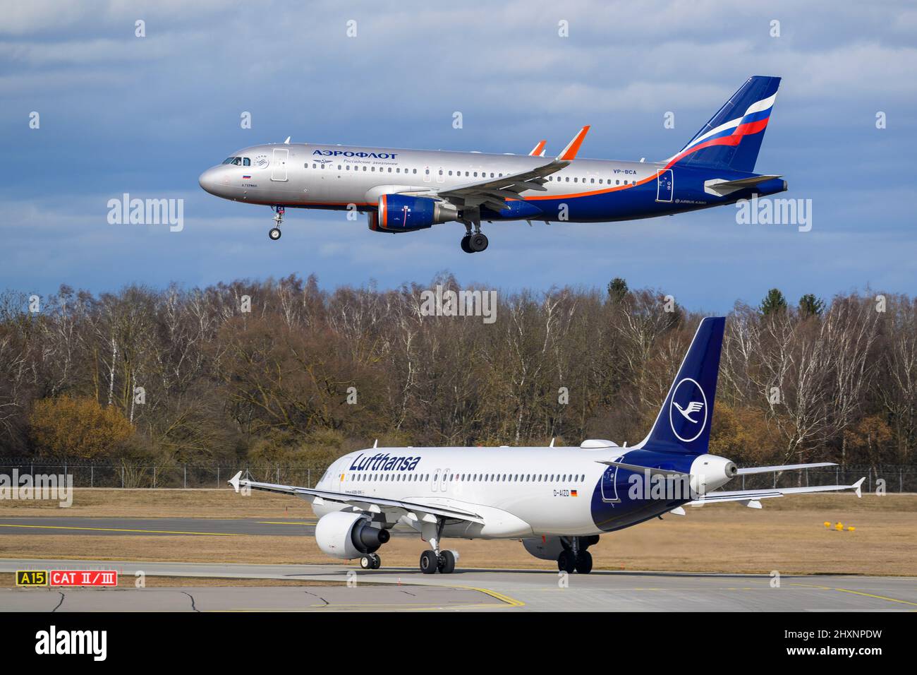 Monaco di Baviera, Germania - Febbraio 20. 2022 : Aeroflot - Russian Airlines Airbus A320-214 con la registrazione dell'aeromobile VP-BCA sta atterrando sulla pista settentrionale Foto Stock