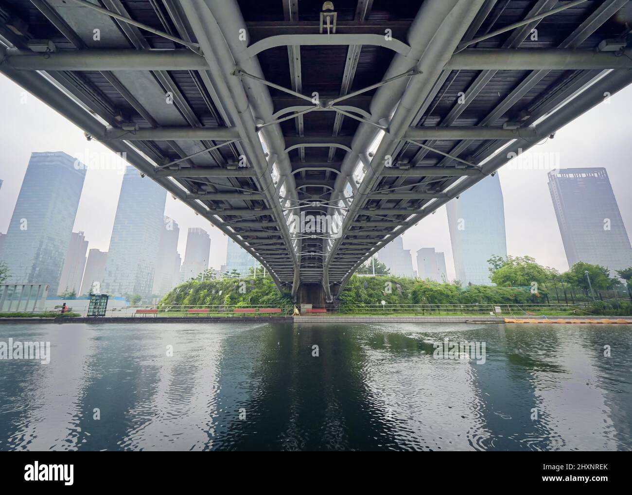 Ponte nel Parco Centrale di Songdo, Incheon, Corea del Sud Foto Stock