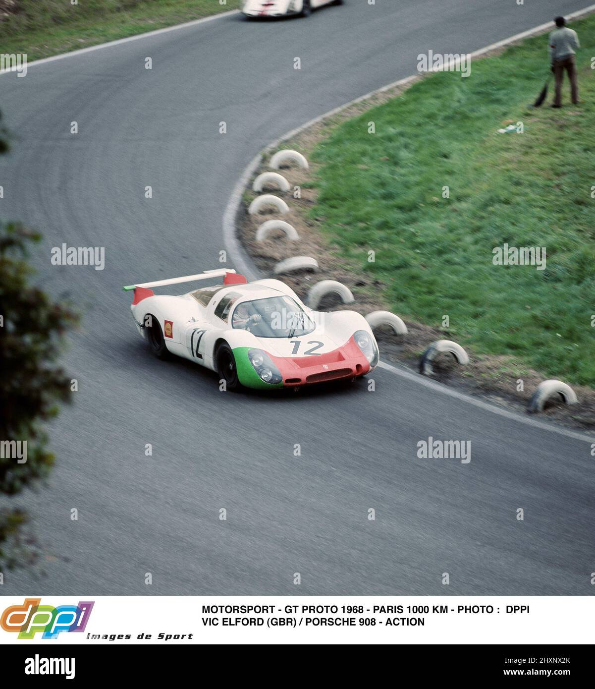 MOTORSPORT - GT PROTO 1968 - PARIGI 1000 KM - FOTO : DPPI VIC ELFORD (GBR) / PORSCHE 908 - AZIONE Foto Stock