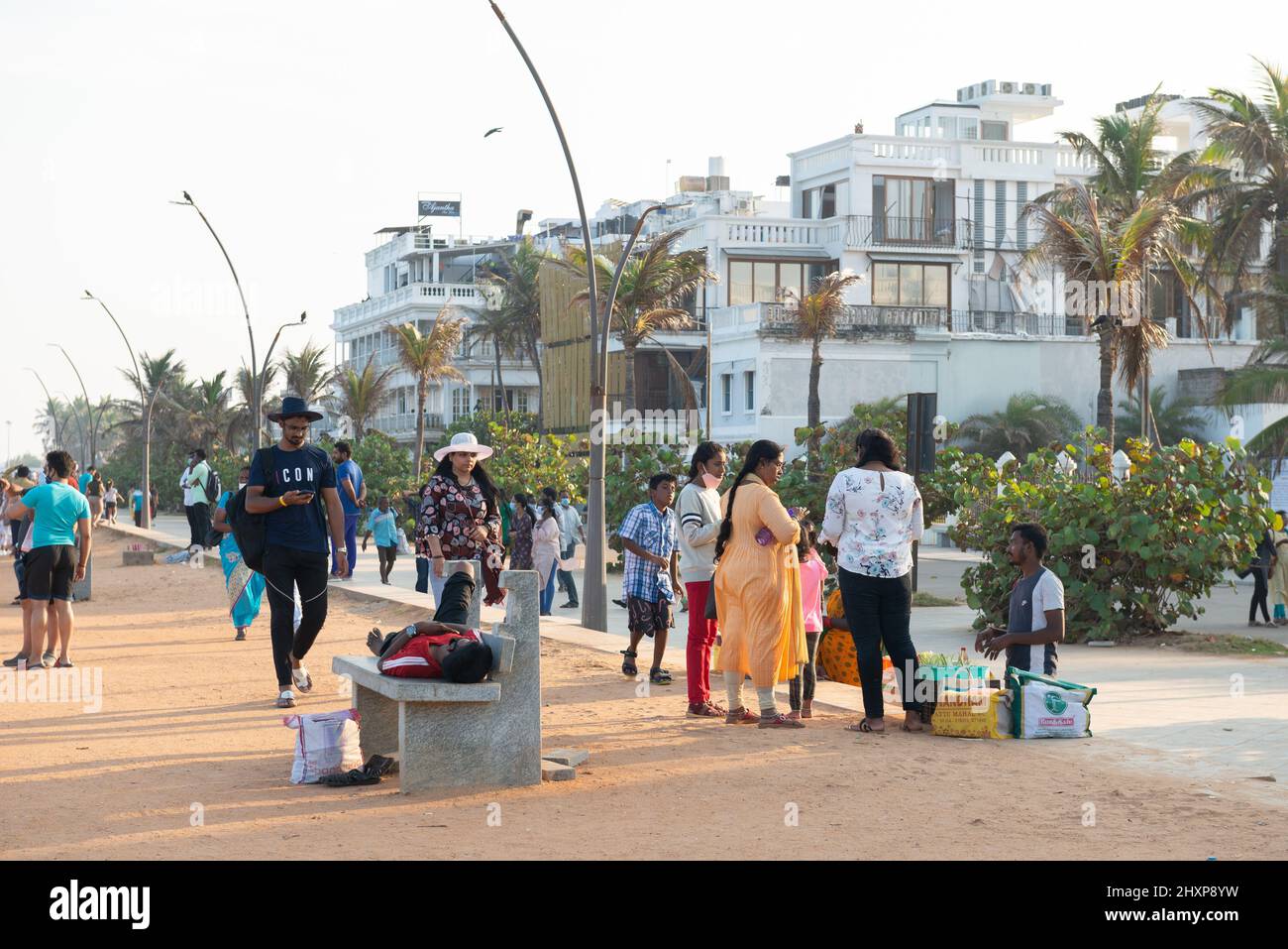 Pondicherry, India - 12 marzo 2022: La Promenade sul mare Foto Stock