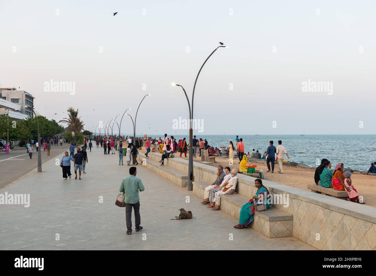 Pondicherry, India - 12 marzo 2022: La Promenade sul mare. Foto Stock