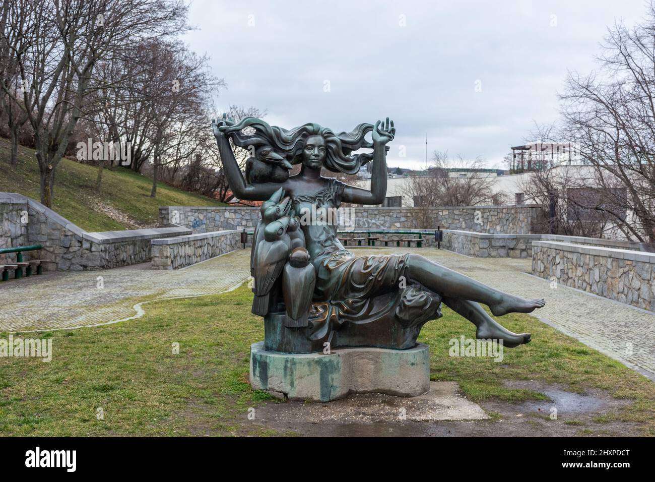 BRATISLAVA, SLOVACCHIA, 21 FEBBRAIO 2022: Statua della "strega" Foto Stock