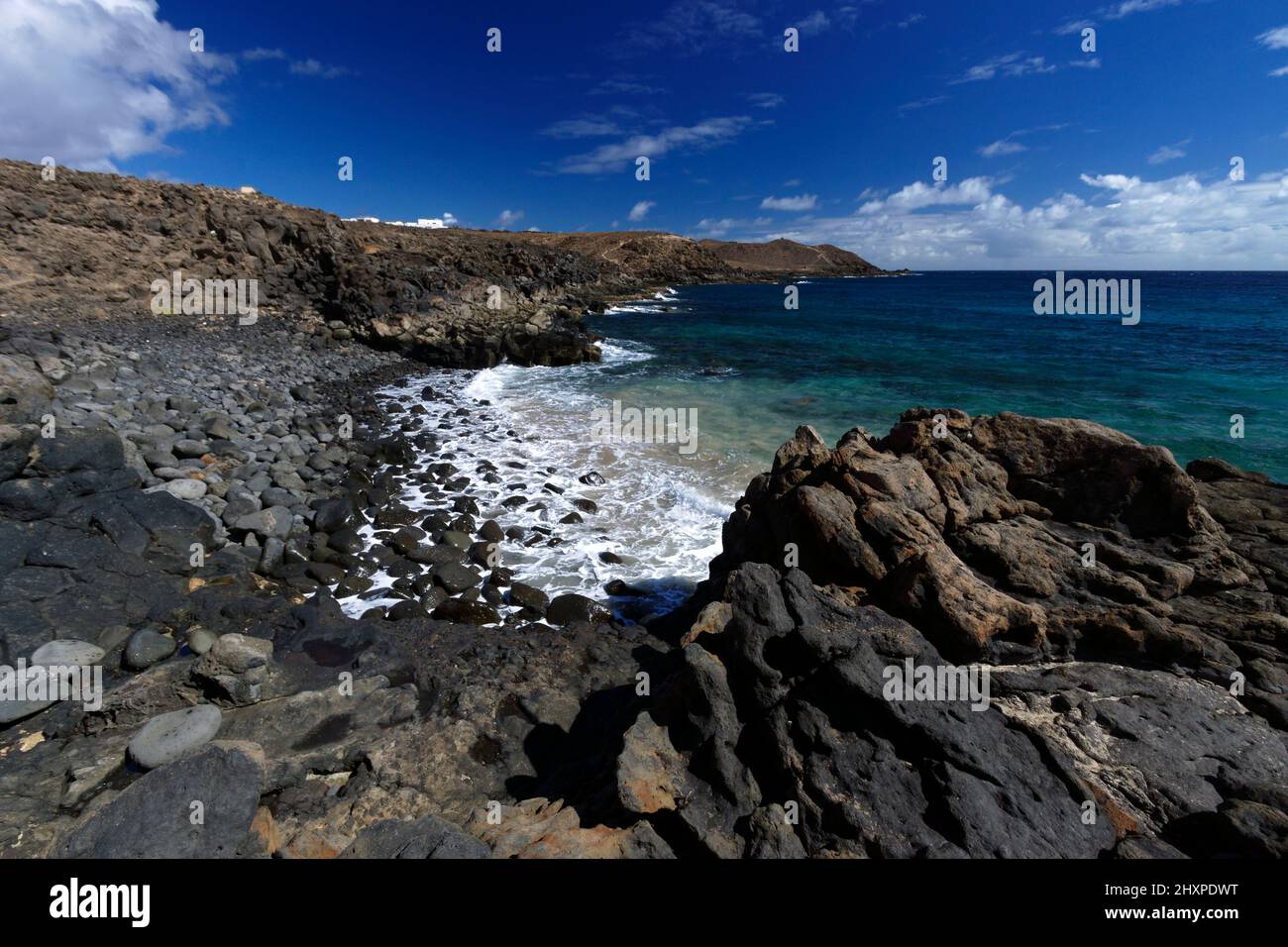 Costa vicino Los Ancones, Costa Teguise, Lanzarote, Isole Canarie, Spagna. Foto Stock