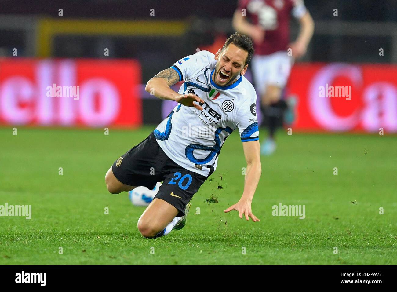 Torino, Italia. 13th Mar 2022. Hakan Calhanoglu (20) di Inter ha visto nella Serie una partita tra Torino e Inter allo Stadio Olimpico di Torino. (Photo Credit: Gonzales Photo/Alamy Live News Foto Stock