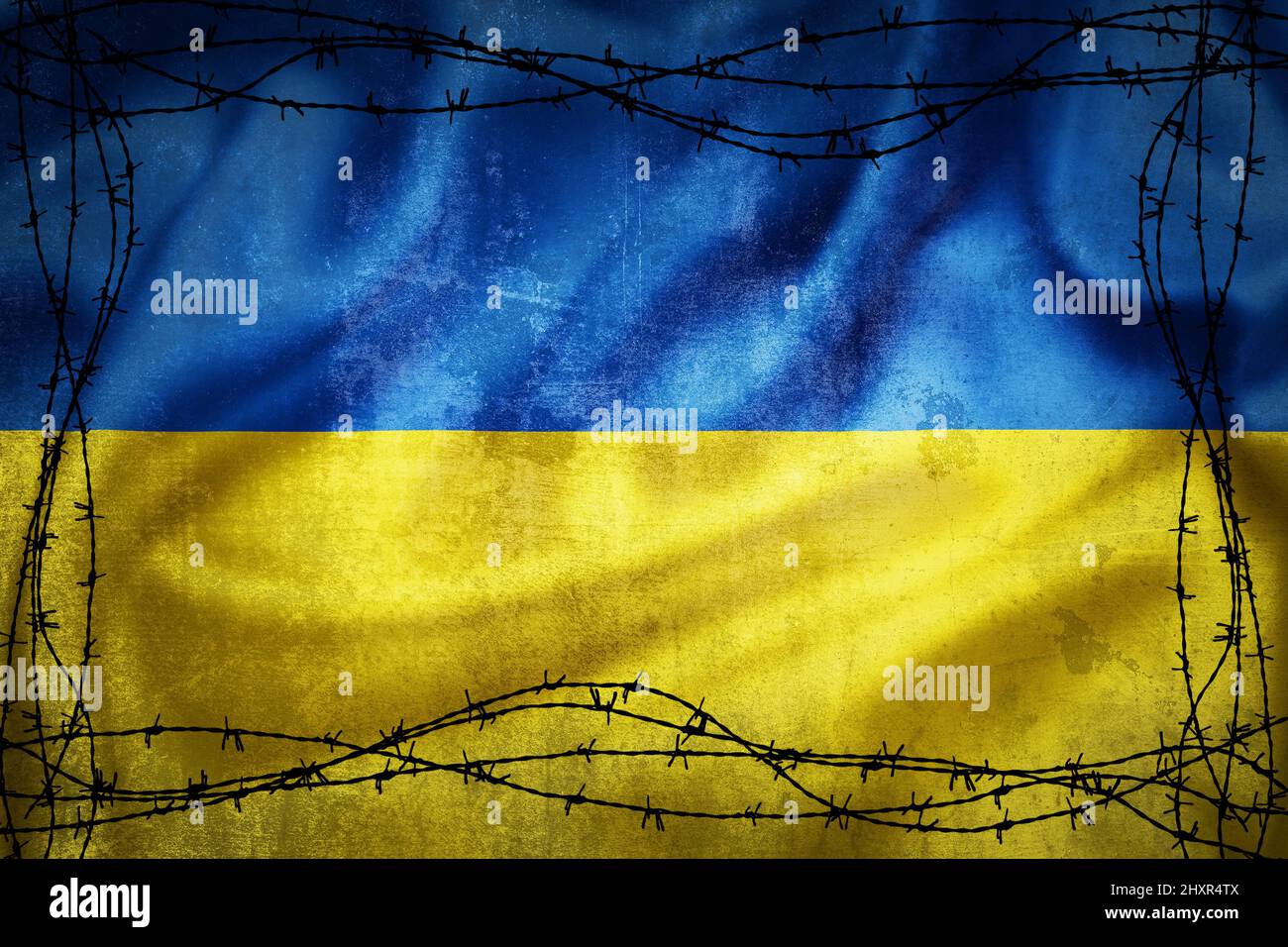 Bandiera grunge dell'Ucraina circondata da barbare filo illustrazione, concetto di relazioni tese tra Ucraina e Russia Foto Stock