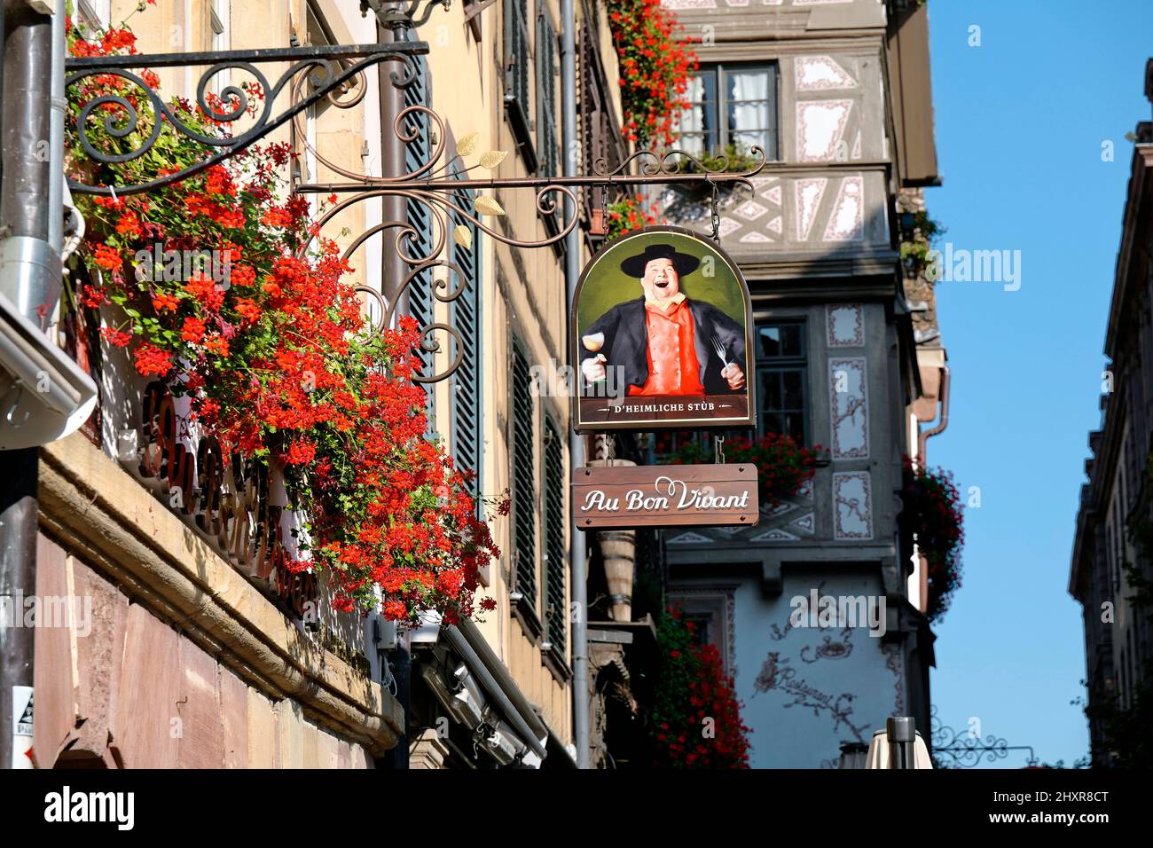 Francia, Strasburgo, il centro storico, i cartelli dei ristoranti Foto Stock