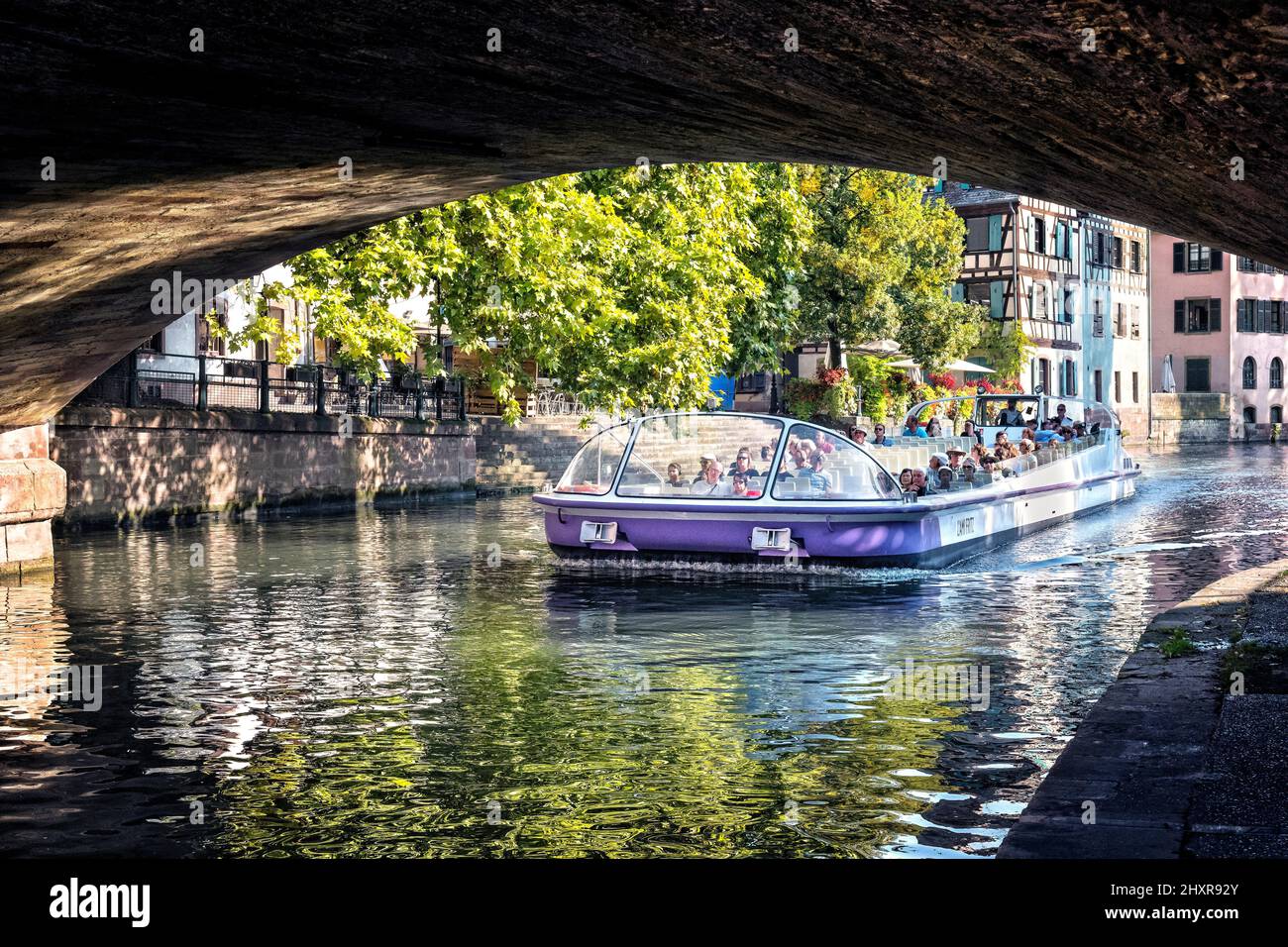 Francia, Strasburgo, il centro storico dichiarato Patrimonio dell'Umanità dall'UNESCO, il fiume Ill sotto i Ponts Couverts. Foto Stock