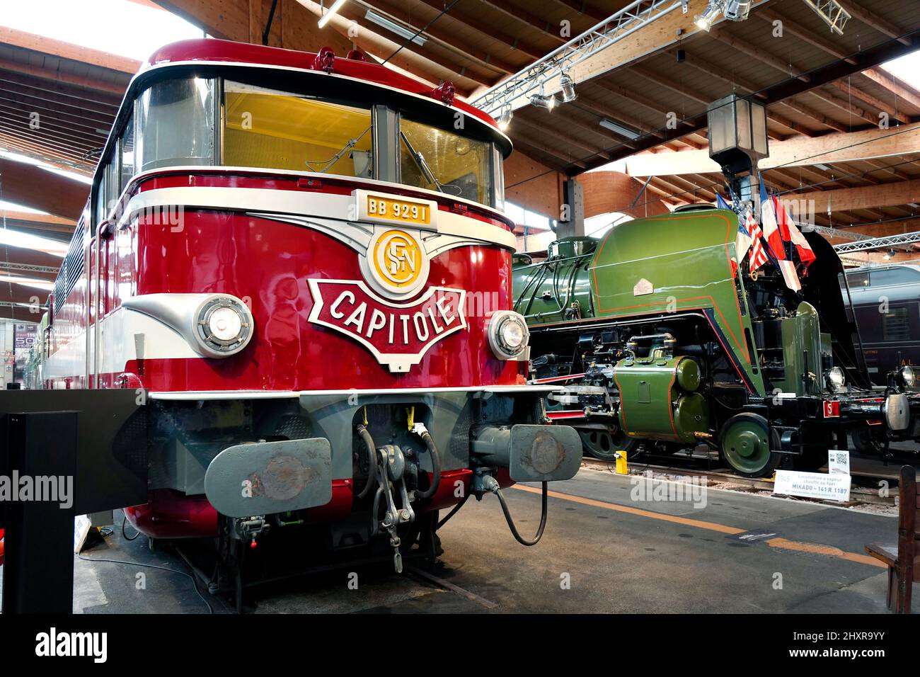 Francia, Mulhouse, Bas Rhin, la Cité du Train, la locomotiva elettrica del treno le Capitole che collega Parigi a Tolosa. Foto Stock