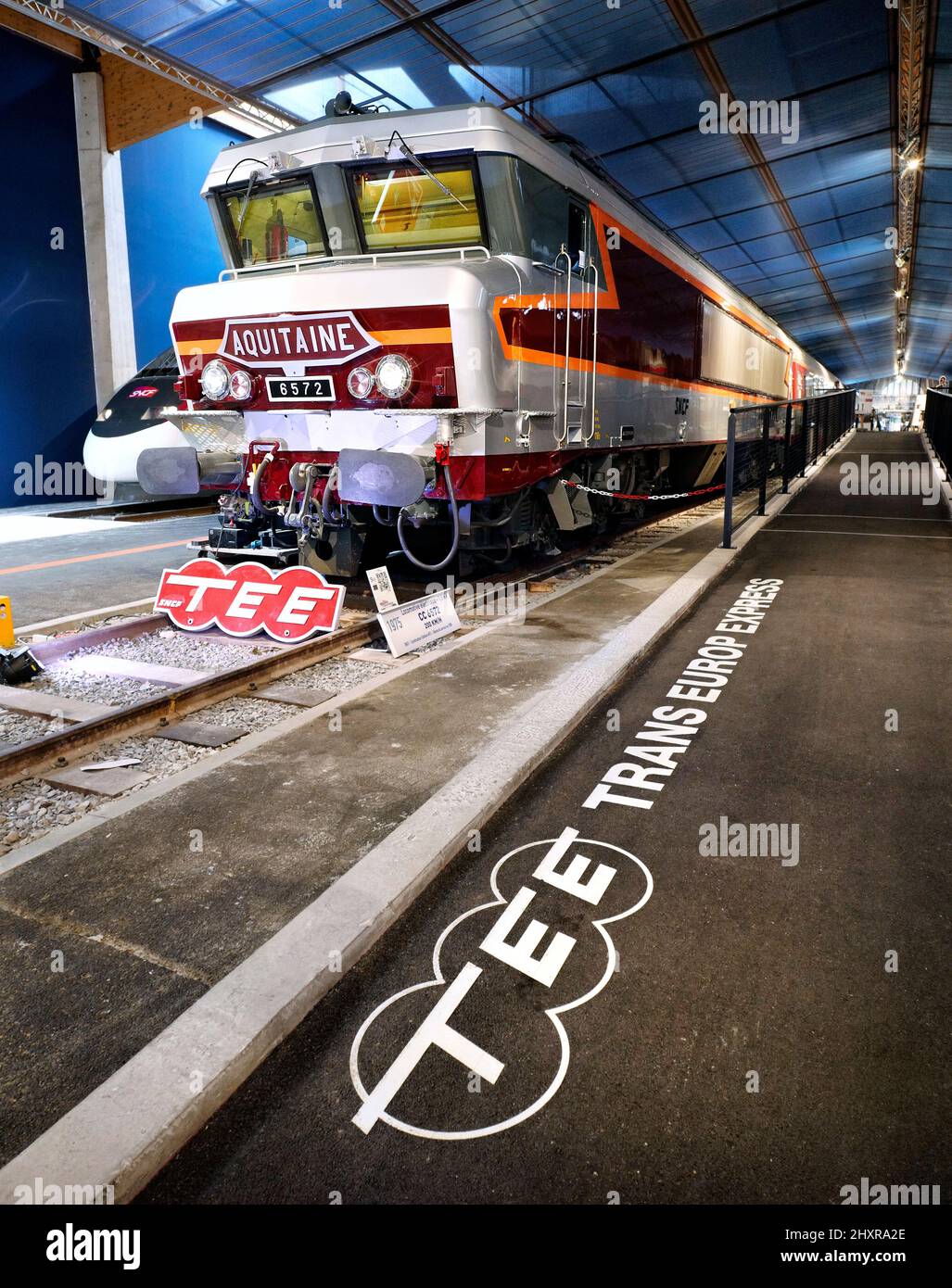 Francia, Mulhouse, Bas Rhin, la Cité du Train, la locomotiva elettrica Trans Europ Express aka l'Aquitaine che collega Parigi a Bordeaux. Foto Stock