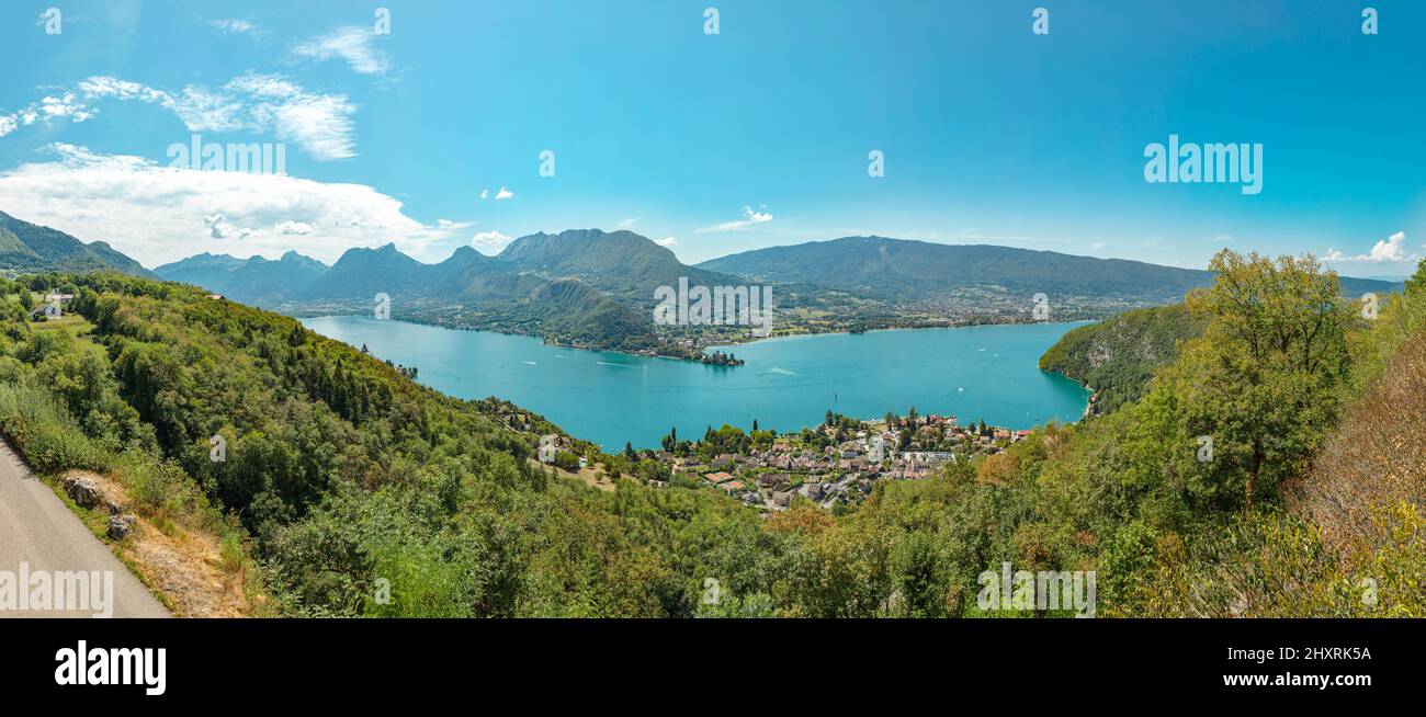 Vista sul lago di Annecy *** Caption locale *** paesaggio,,acqua,,estate, ,montagne,lago,,,,, Formato originale: 852 x 673 mm a 300 dpi, René van der Meer Foto Stock