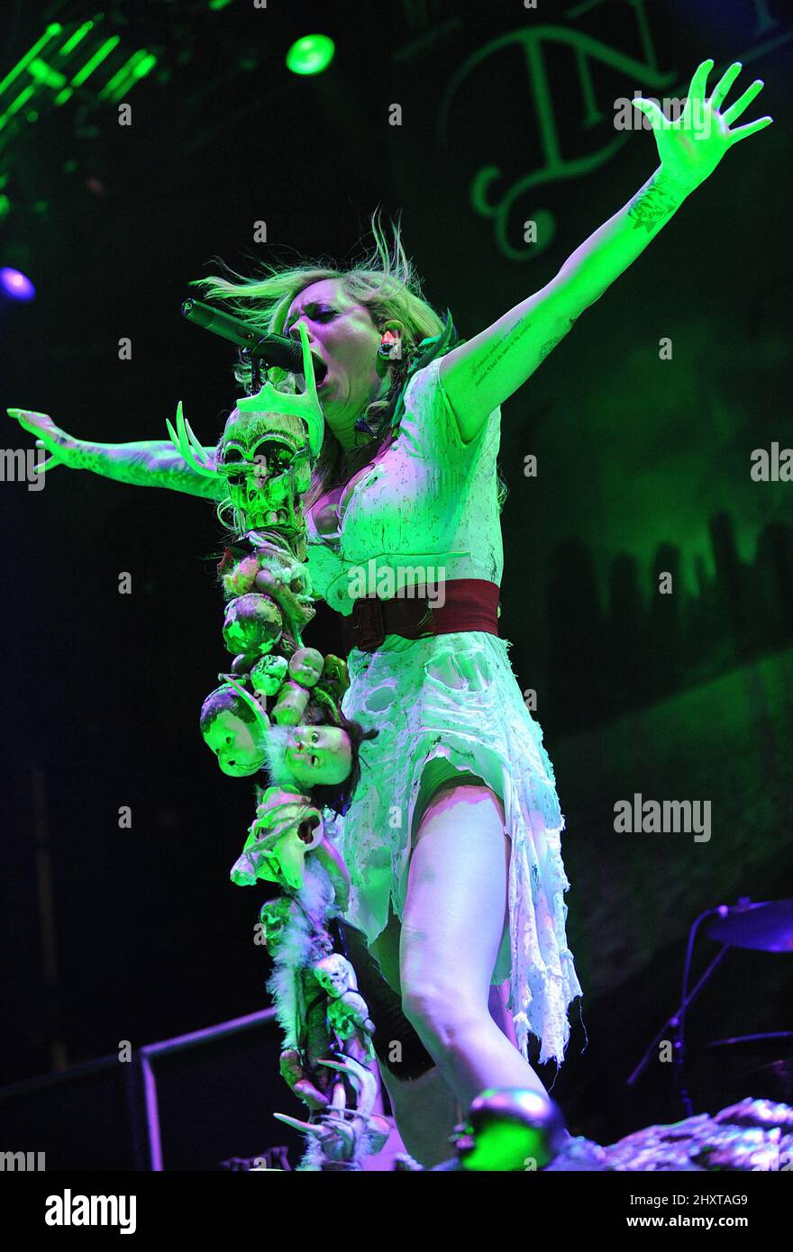 Maria Brink di in questo momento durante la Musica come arma 2011 Tour al Crown Coliseum, Fayetteville Foto Stock