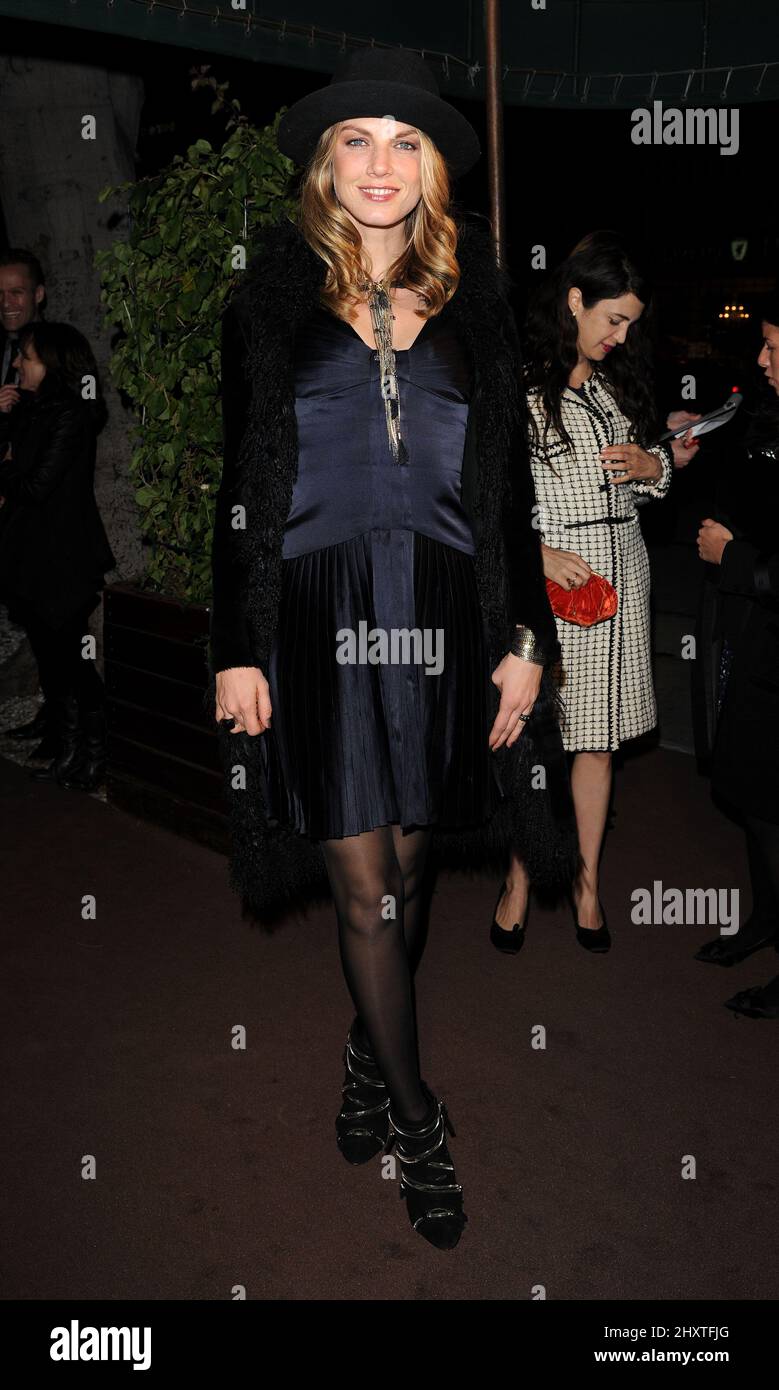 Angela Lindvall al Chanel e Charles Finch Pre-Oscar Dinner al ristorante Madeo di Los Angeles, California, USA il 26 febbraio 2011. Foto Stock