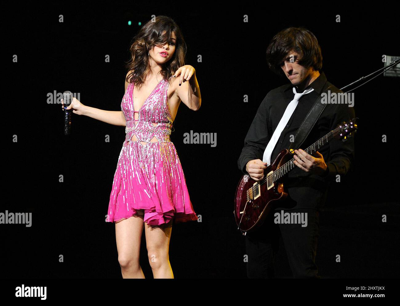 Selena Gomez si esibisce durante il "Concerto per la speranza" tenuto all'anfiteatro Gibson di Universal City, California Foto Stock
