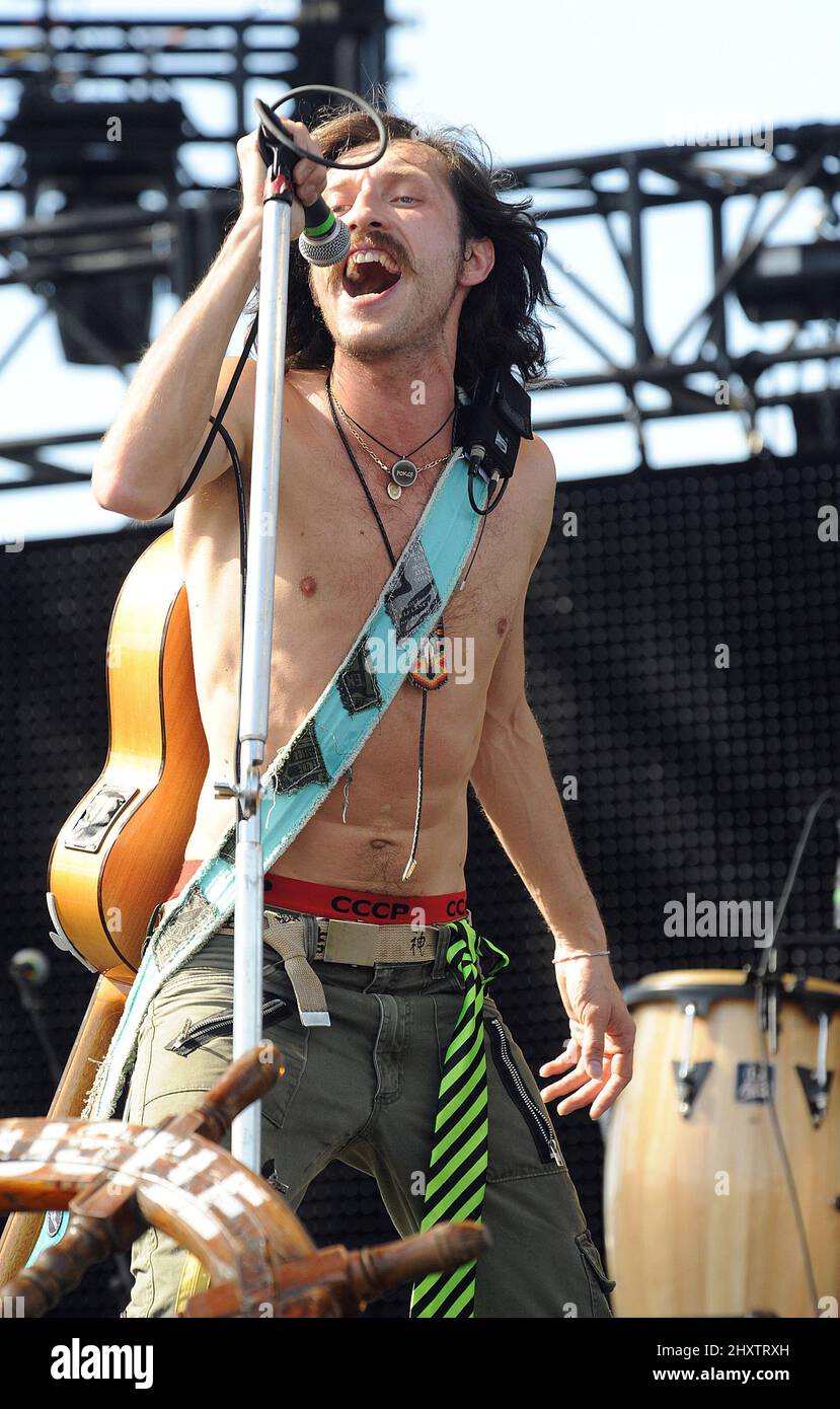 Eugene Hutz di Gogol Bordello al Coachella Valley Music and Arts Festival che si tiene presso l'Empire Polo Field, California. Foto Stock