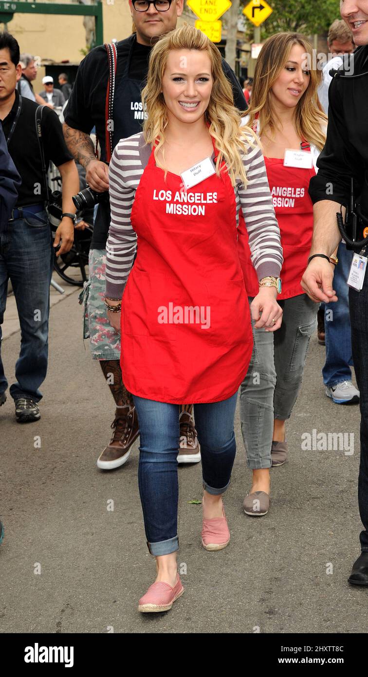Hilary Duff alla LA Mission Pasqua per l'evento dei senzatetto, che si tiene alla LA Mision, California. Foto Stock