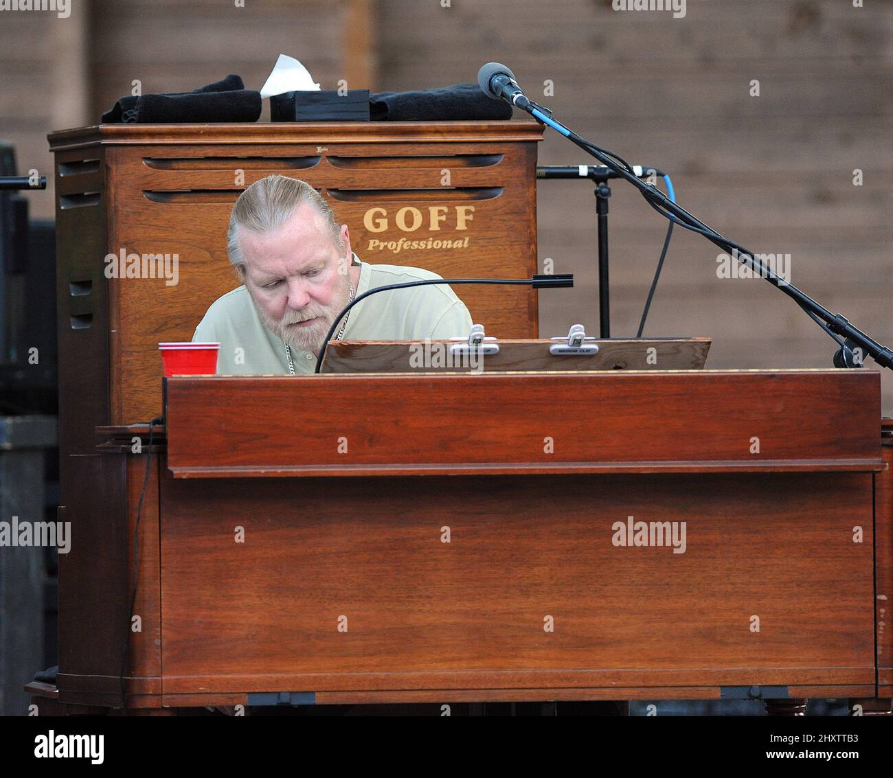 Gregg Allman si esibisce dal vivo nel suo tour del 2011 a sostegno del suo ultimo album "Low Country Blues" al Koka Booth Amphitheater nel North Carolina. Foto Stock
