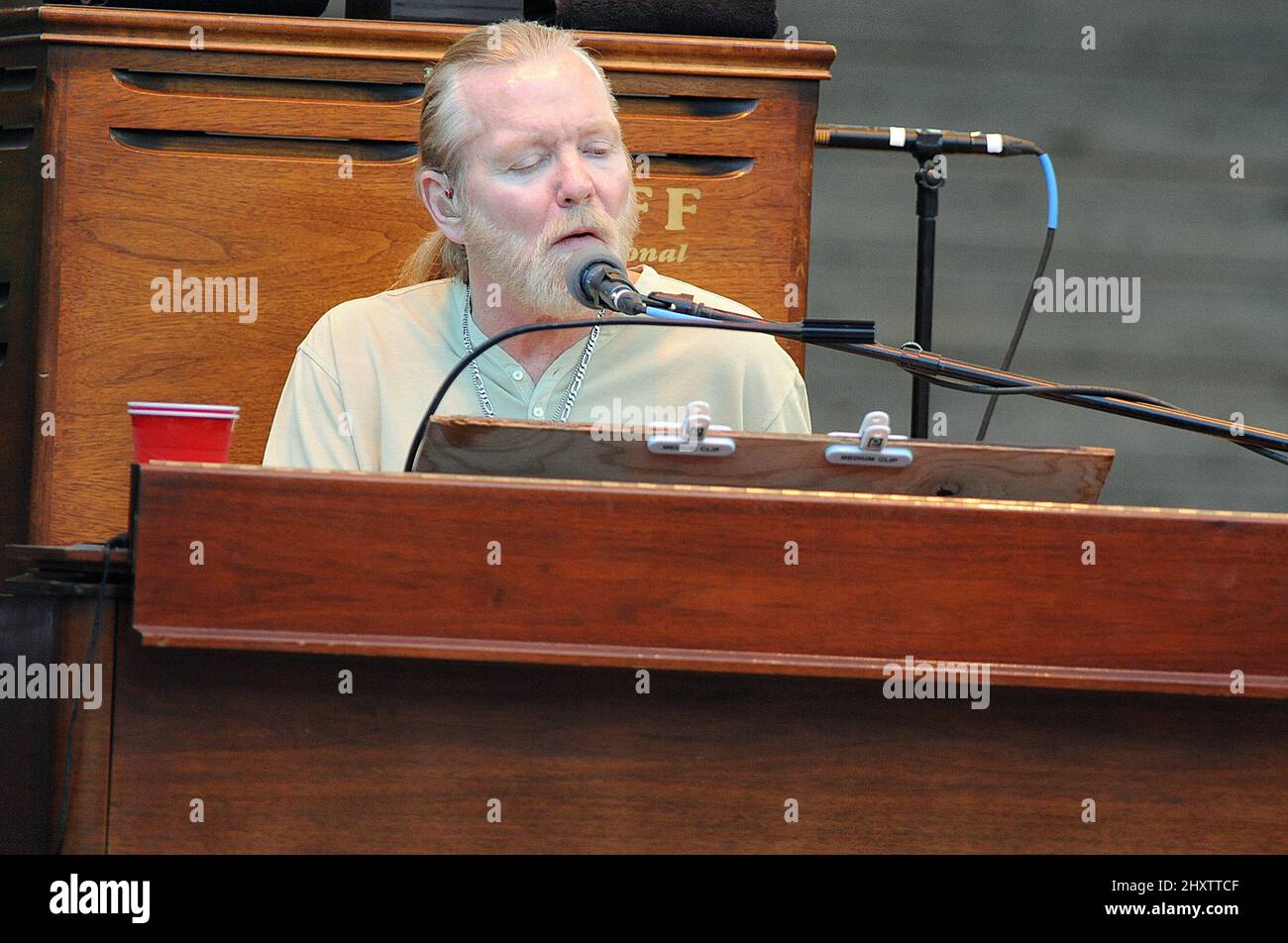 Gregg Allman si esibisce dal vivo nel suo tour del 2011 a sostegno del suo ultimo album "Low Country Blues" al Koka Booth Amphitheater nel North Carolina. Foto Stock