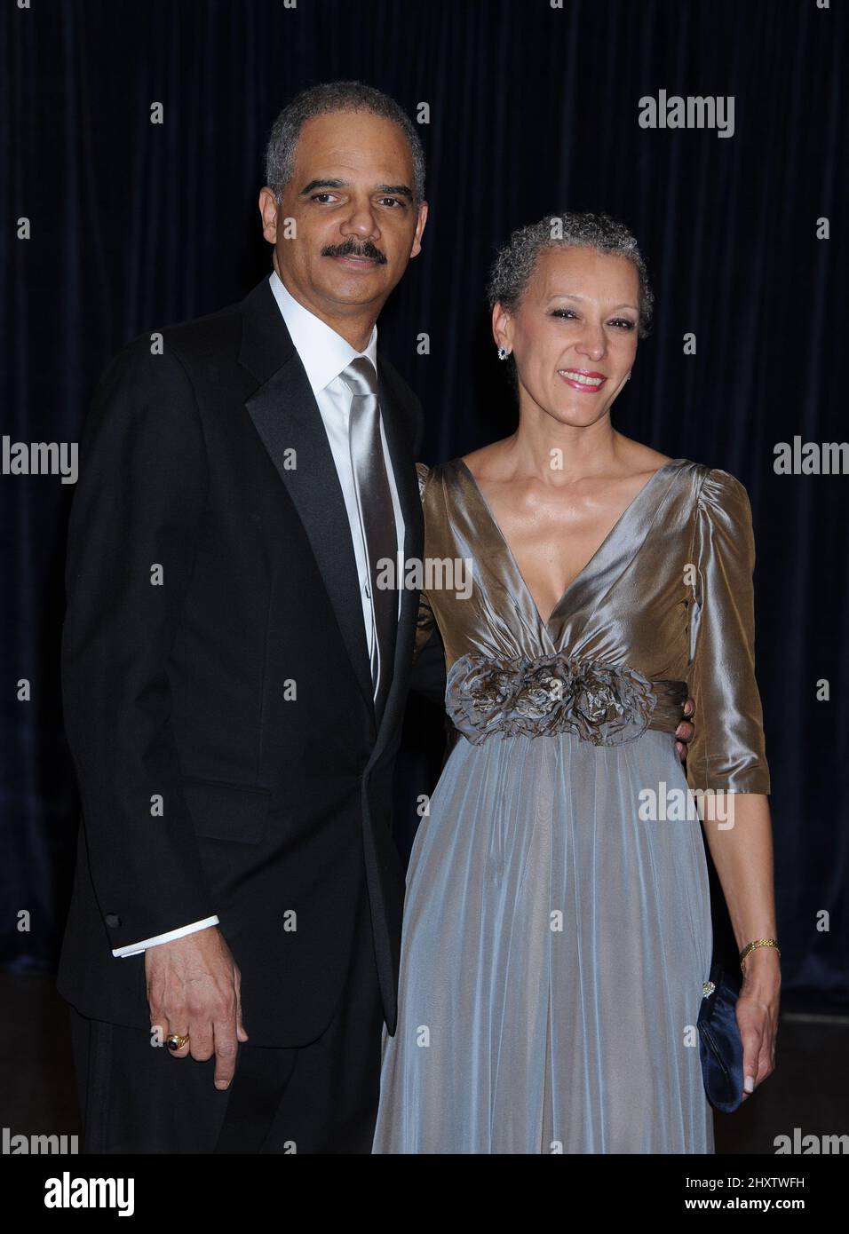 Eric Holder e Sharon Malone hanno partecipato alla cena della White House Corresponds' Association tenutasi al Washington Hilton di Washington DC, USA. Foto Stock