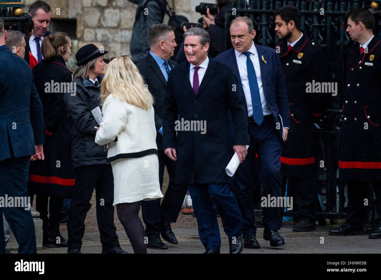 Londra, Regno Unito. 14 marzo 2022. Keir Starmer, leader del partito laburista, ed Davey, leader del leader dei liberal-democratici, lascia il Servizio del Commonwealth all'Abbazia di Westminster, che si svolge dal 1972 e celebra le persone e le culture delle 54 nazioni del Commonwealth. La Regina, che recentemente si è recuperata da Covid-19, non partecipò e il Principe di Galles la rappresentò. Credit: Stephen Chung / Alamy Live News Foto Stock