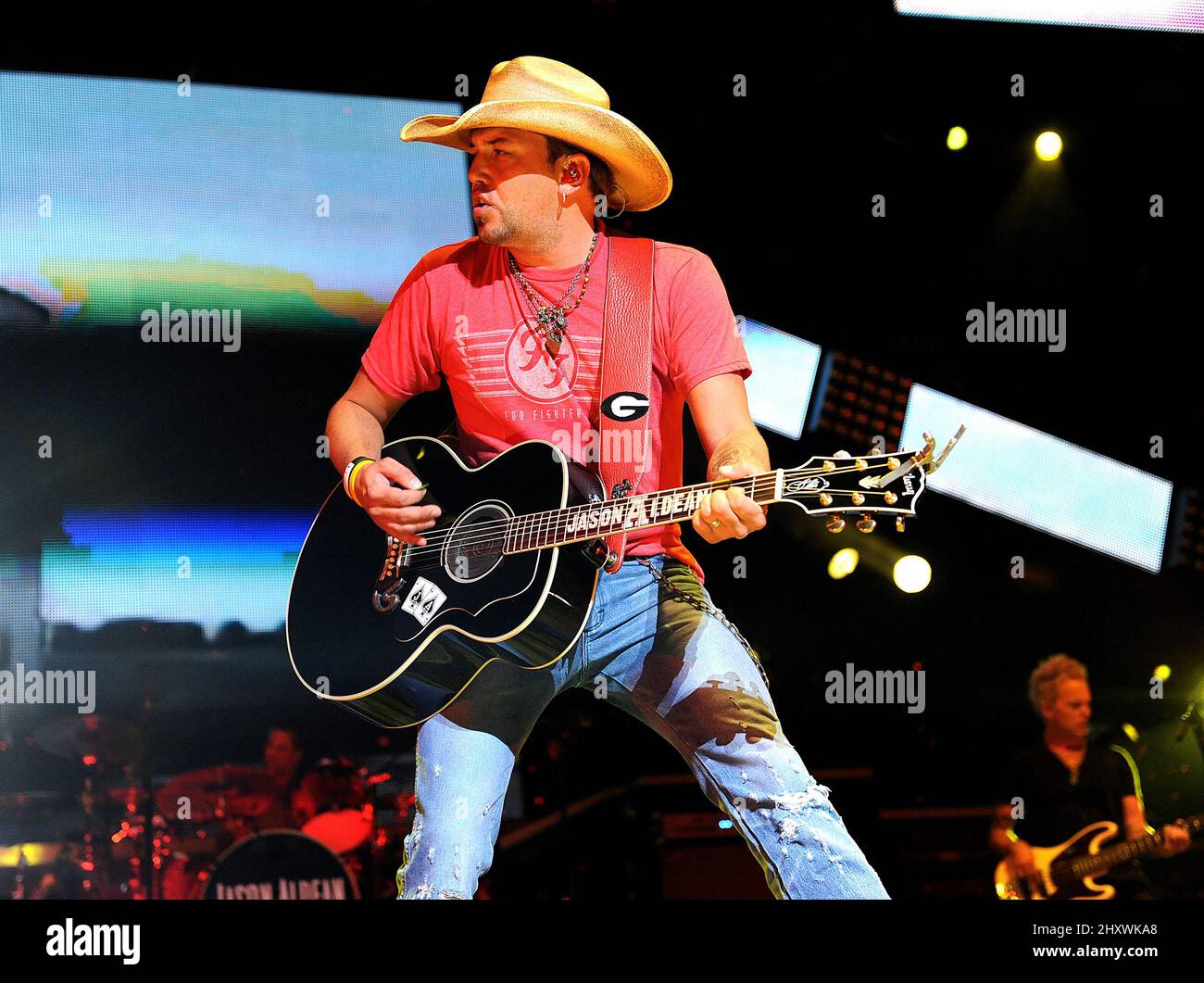 Jason Aldean si esibisce presso il Farm Bureau Live al Virginia Beach Amphitheater. Foto Stock