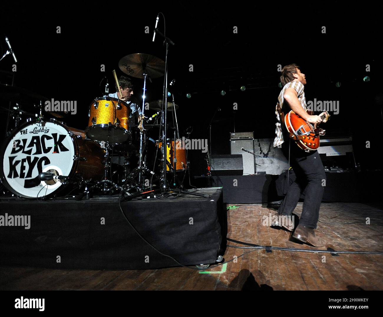 Le Black Keys, Dan Auerbach, Patrick Carney si esibisce al 2011 Virgin Music Festival Freefest che si è svolto presso il Merriveather Post Pavilion di Columbia, Md Foto Stock
