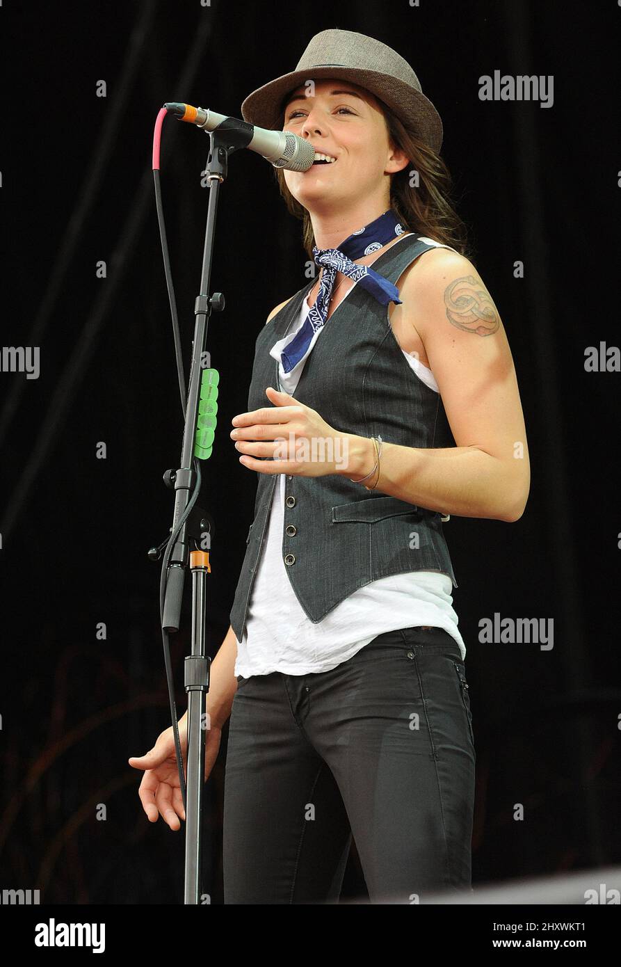 Brandi Carlile si esibisce dal vivo durante l'annuale Austin City Limits Music Festival 10th che si svolge presso lo Zilker Park in Texas, USA. Foto Stock