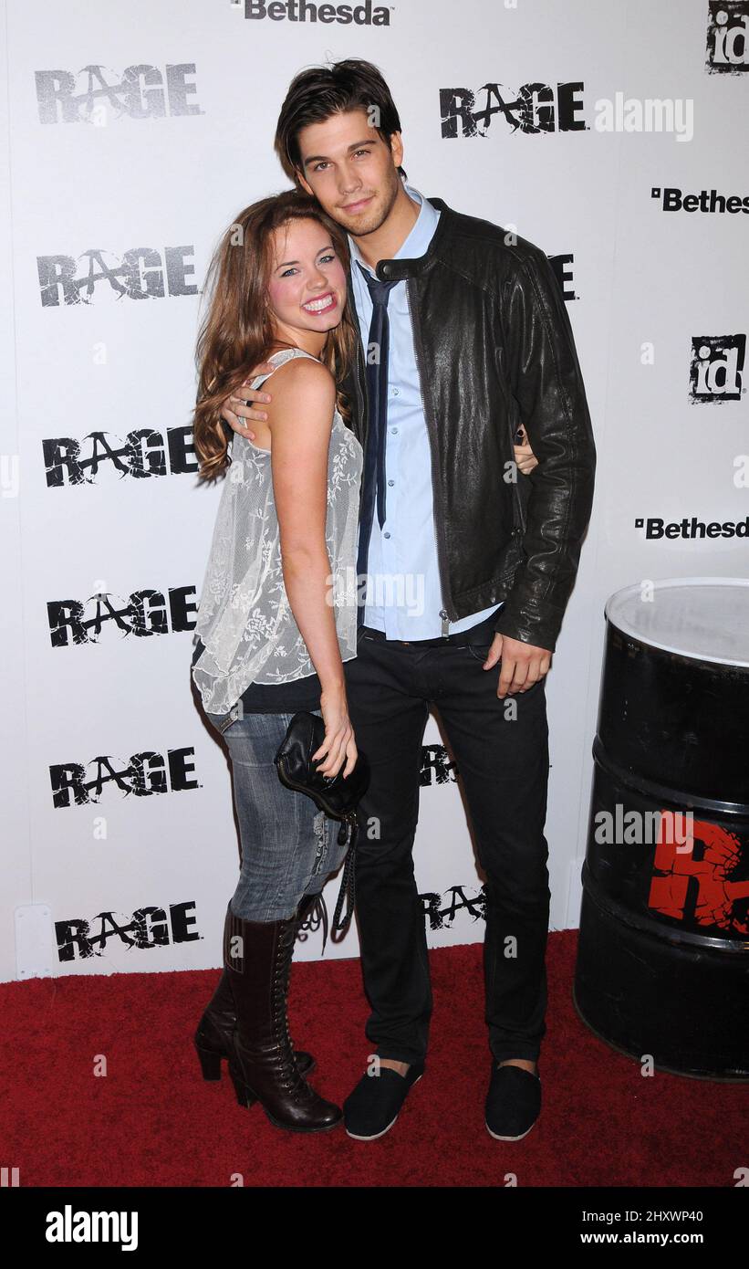 Molly Burnet e Casey Deidrick partecipano alla festa di lancio del videogioco 'Rage' a Chinatown. Los Angeles, 30 settembre 2011. Foto Stock