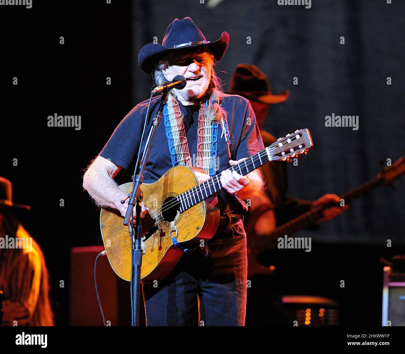 Willie Nelson suona al Durham Performing Arts Center di Raleigh, NC. Foto Stock