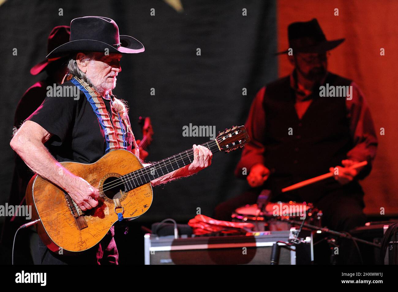 Willie Nelson suona al Durham Performing Arts Center di Raleigh, NC. Foto Stock