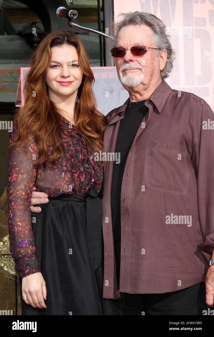 Amber Tamblyn e Russ Tamblyn partecipano al West Side Story: Evento del cast del 50th anniversario al Grauman's Chinese Theatre di Los Angeles, USA. Foto Stock