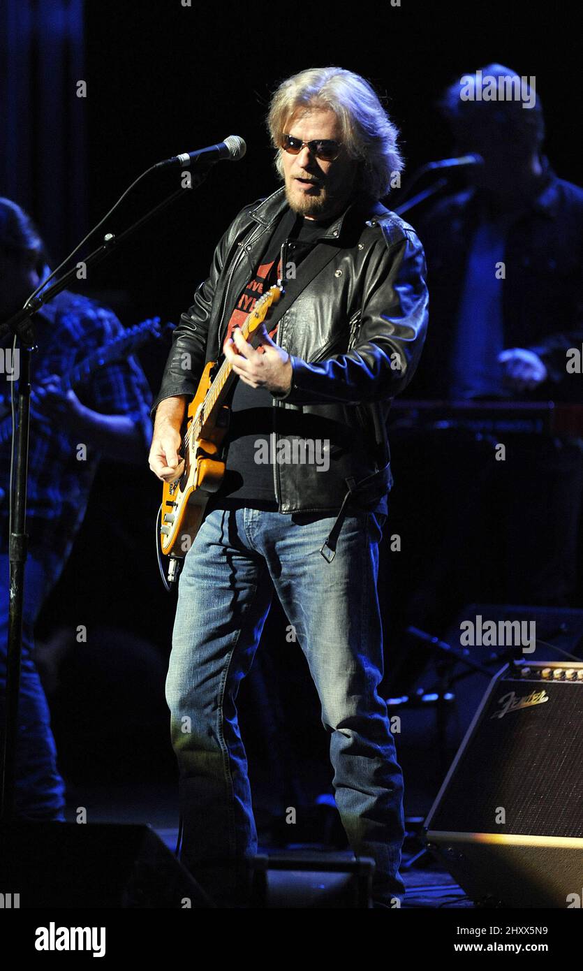 Daryl Hall of Hall and Oates si esibisce durante il tour del 2011 che si è fermato al Durham Performing Arts Center, North Carolina Foto Stock
