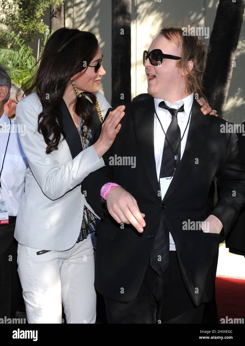 Nancy Shevell e James McCartney partecipano come Paul McCartney è onorato con la sua propria stella sulla Hollywood Walk of Fame, (Hollywood, CA.). Foto Stock