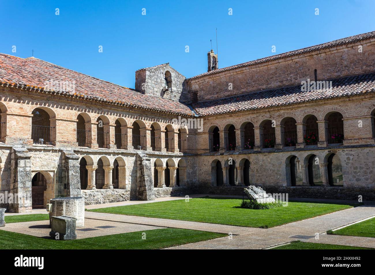 Chiostro nel monastero di Santo Domingo de Guzman a Caleruega, il luogo di nascita del fondatore dell'Ordine Dominico. Burgos, Spagna. Foto Stock