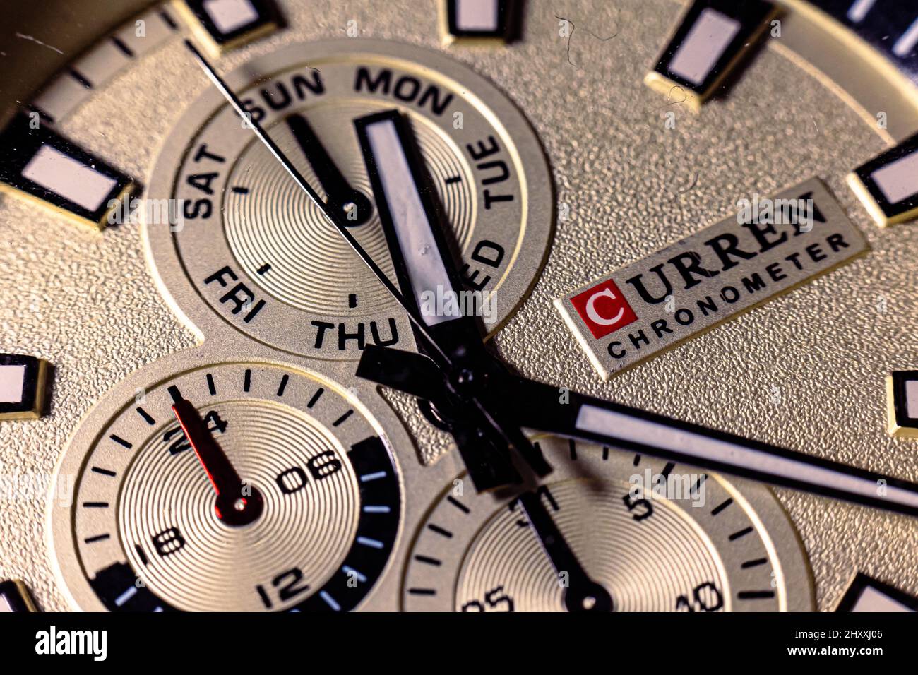 Primo piano di un orologio cronografo Curren Foto stock - Alamy