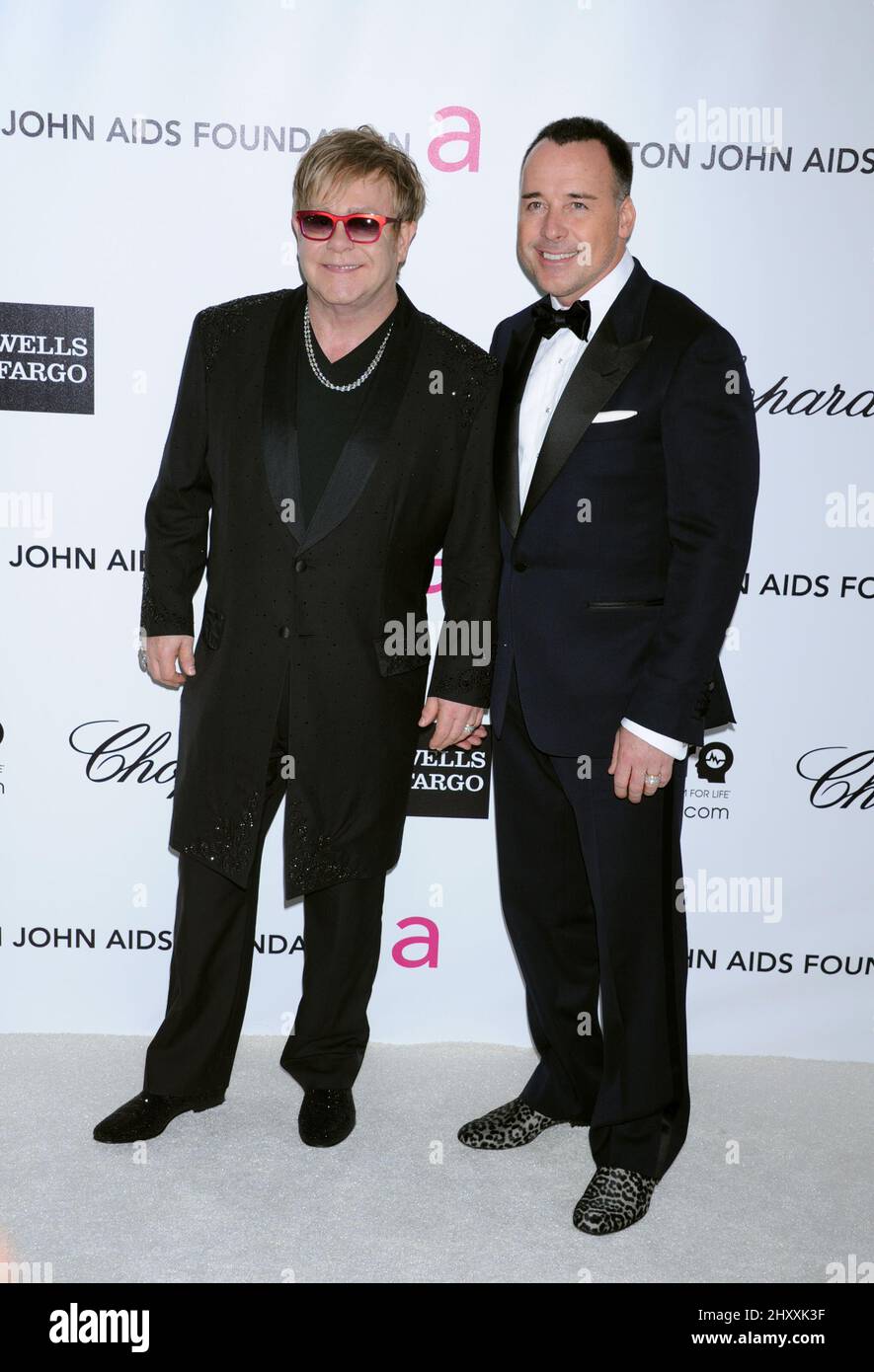 Elton John e David arredano la festa di osservazione degli Elton John AIDS Foundation Academy Awards a West Hollywood Park, California Foto Stock