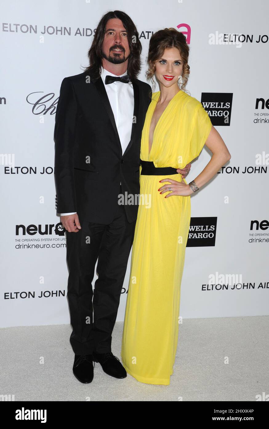 Dave Grohl e Jordyn Blum all'Elton John AIDS Foundation Academy Awards, festa di osservazione a West Hollywood Park, California Foto Stock