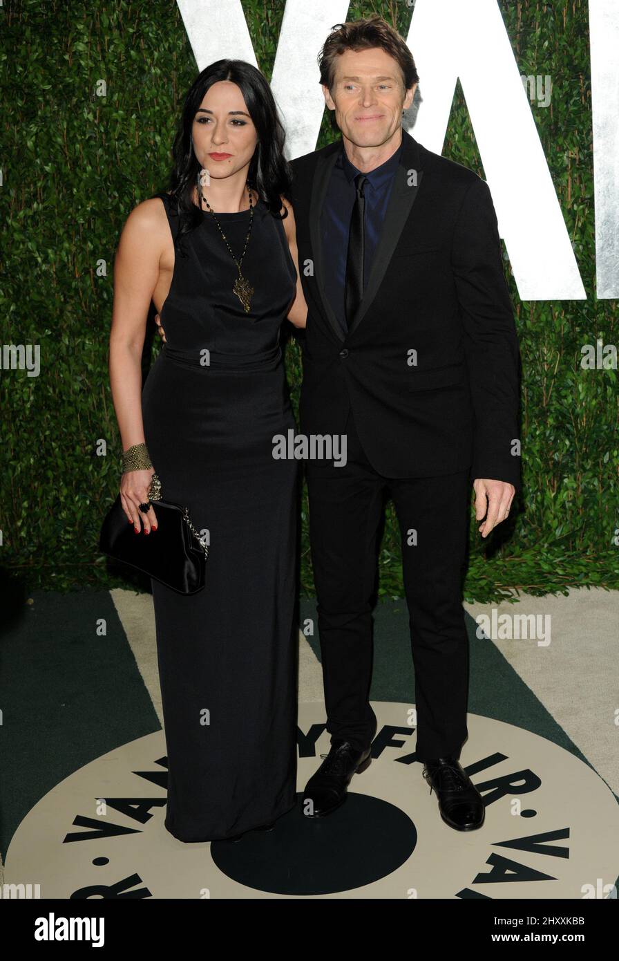 Giada Colagrande e Willem Dafoe hanno partecipato al Vanity Fair Oscar Party 2012 che si è tenuto presso il Sunset Towers Hotel di Los Angeles, USA. Foto Stock