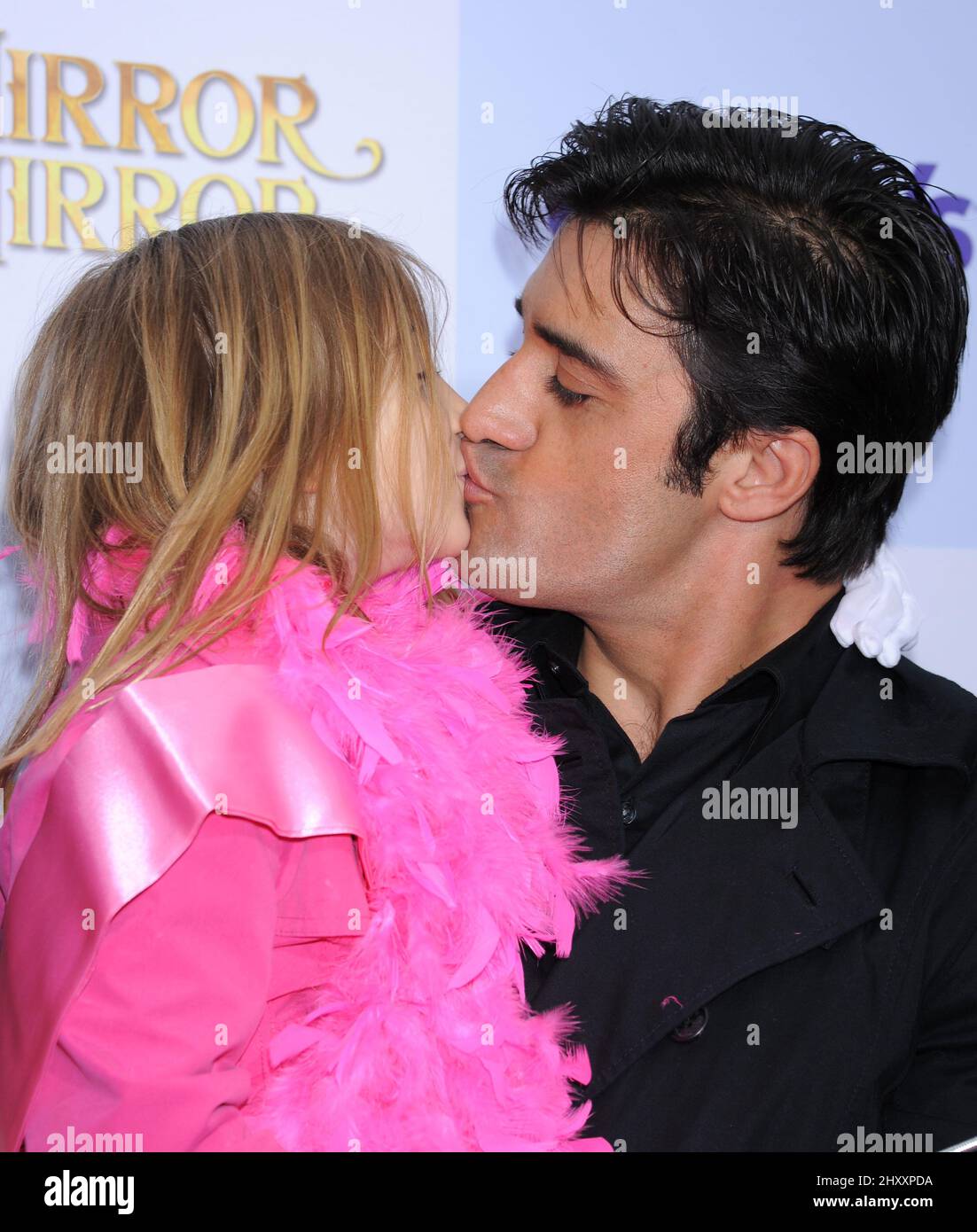 Giles Marini e la figlia Juliana hanno partecipato alla prima di Los Angeles del 'Mirror Mirror' al Grauman's Chinese Theatre di Los Angeles, USA. Foto Stock