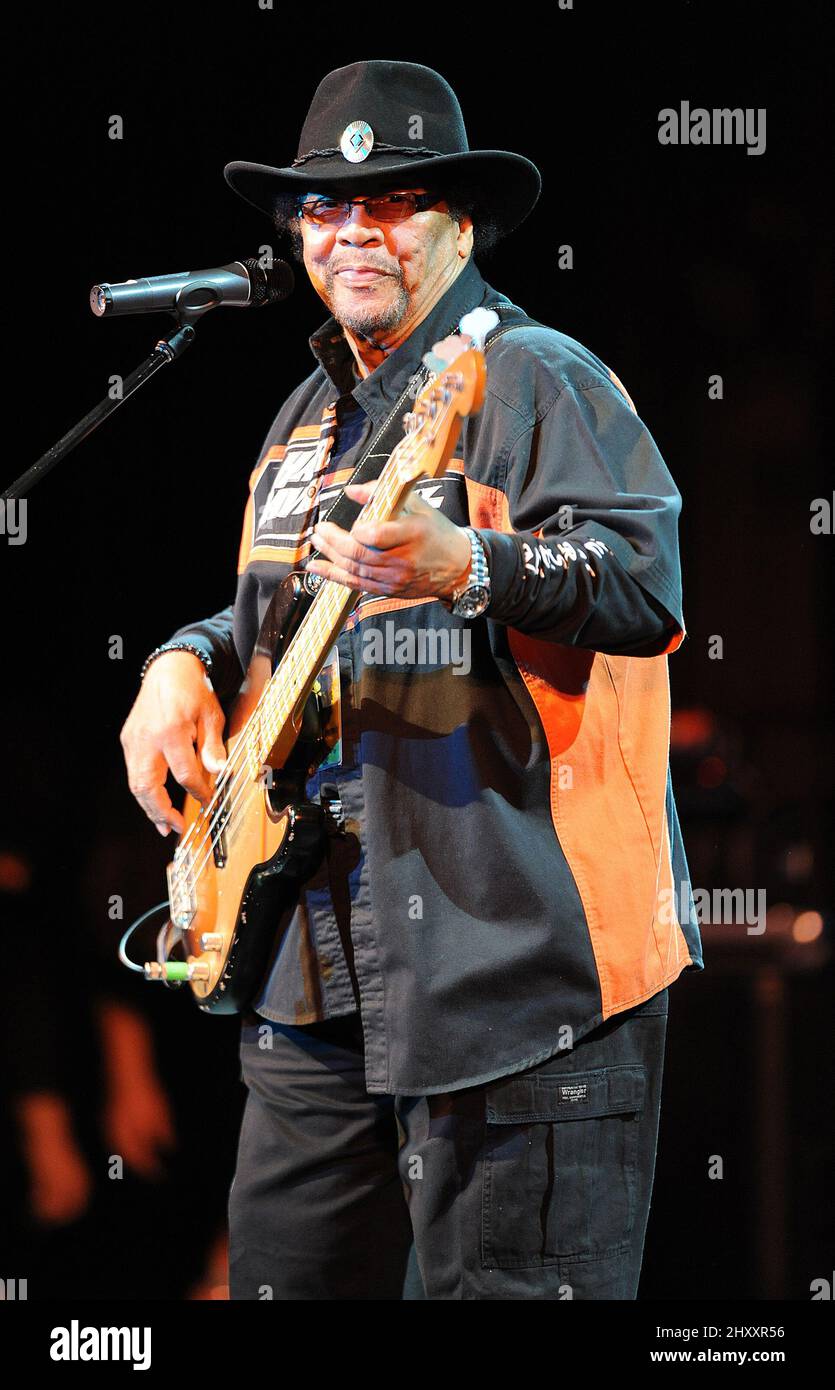 Billy Cox si esibisce sul palco mentre il tour Experience Hendrix 2012 si ferma al North Charleston Performing Arts Center a North Charleston, South Carolina. Foto Stock