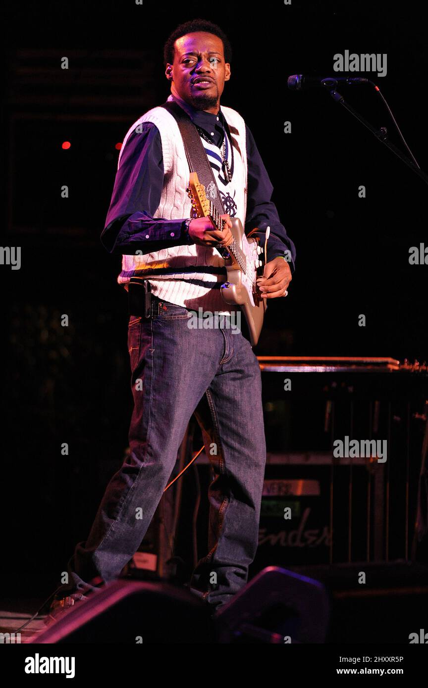 Eric Gales si esibisce sul palco mentre il tour Experience Hendrix 2012 si ferma al North Charleston Performing Arts Center a North Charleston, South Carolina. Foto Stock