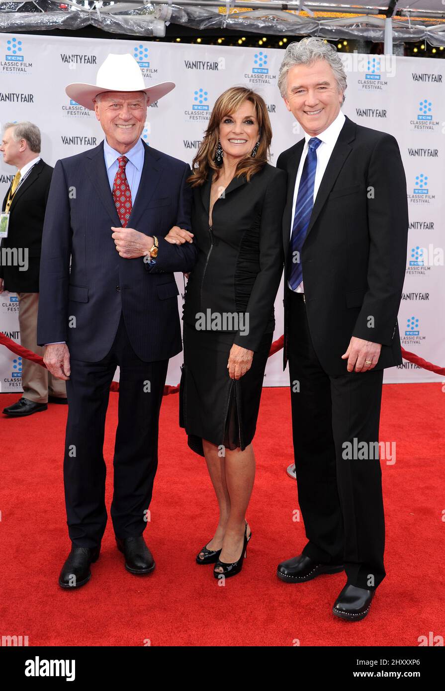 Larry Hagman, Linda Grey e Patrick Duffy al Festival del film classico del TCM del 2012 prima notturna di apertura del 40th anniversario Restoration of 'Cabaret' al Teatro Cinese il 12 aprile 2012 a Los Angeles, California. Foto Stock