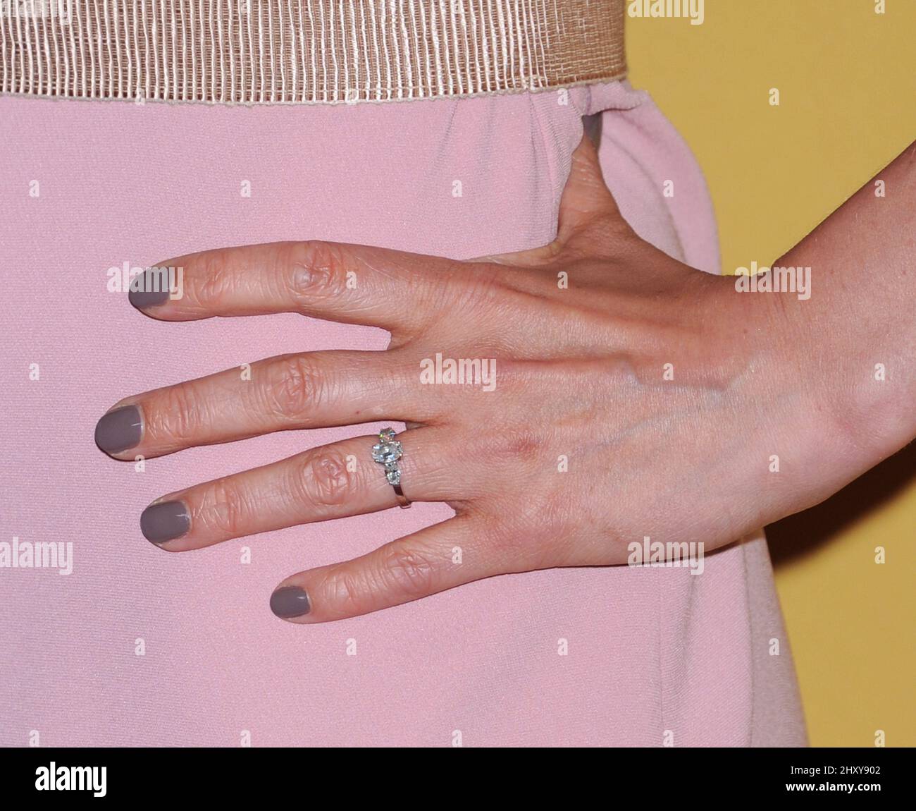 COBie Smullers partecipa ai 2012 Women in Film Crystal + Lucy Awards che si tengono al Beverly Hilton Hotel di Beverly Hills. Foto Stock