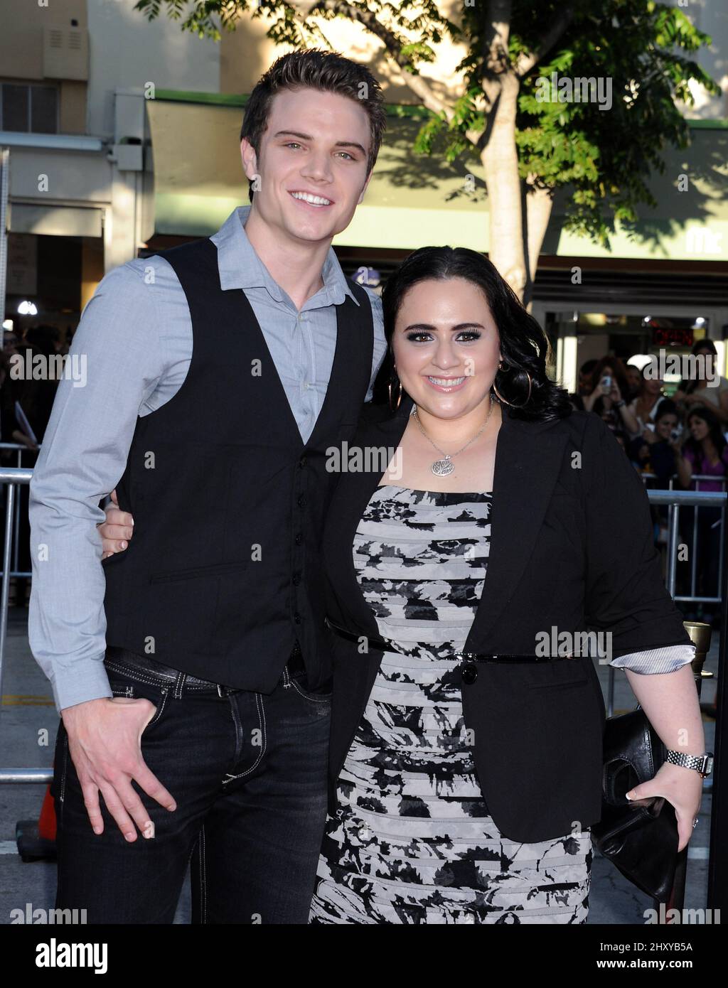 Cameron Deane Stewart e Nikki Blonsky sono presenti alla prima mondiale 'Savages' tenutasi al Mann Village Theatre di Westwood, CA. Foto Stock