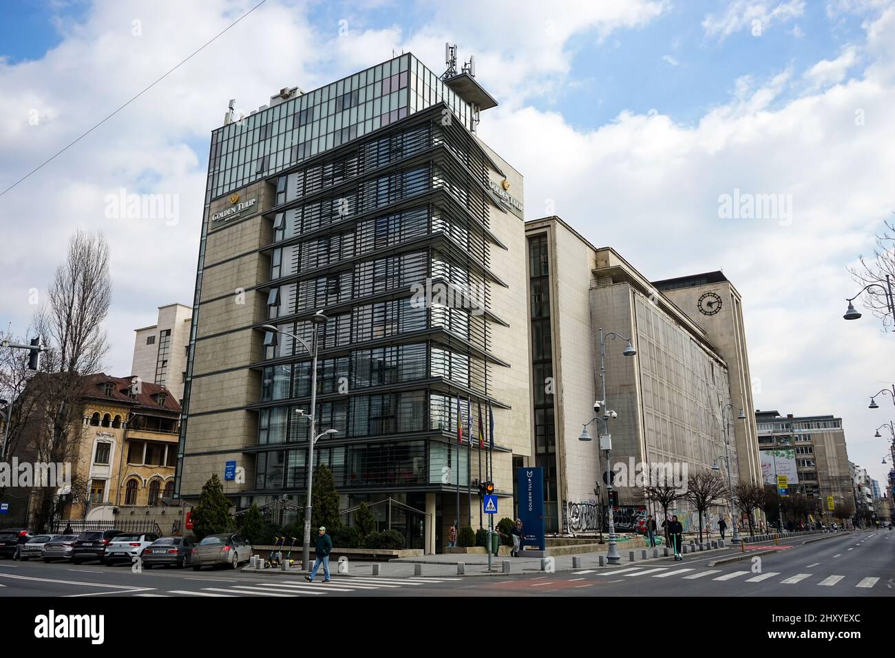 Bucarest, Romania - 08 marzo 2022: Golden Tulip, un hotel a quattro stelle situato in Via Victory a Bucarest, Romania. Foto Stock