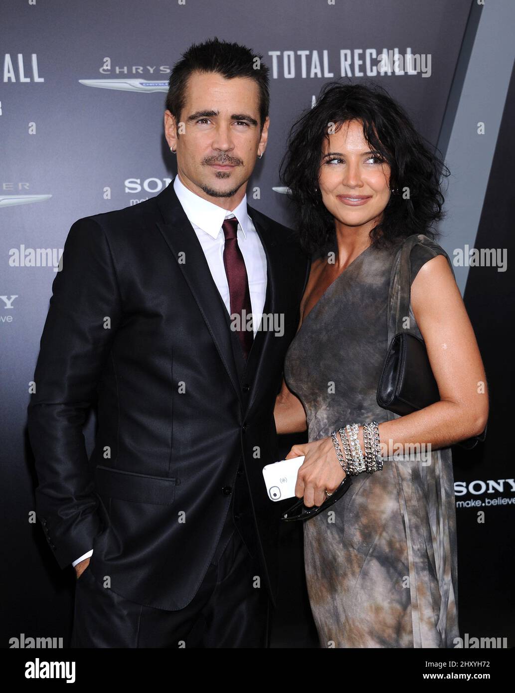 Colin Farrell e la sorella Claudine partecipa alla prima "Total Recall" di Los Angeles che si tiene al Grauman's Chinese Theatre. Foto Stock