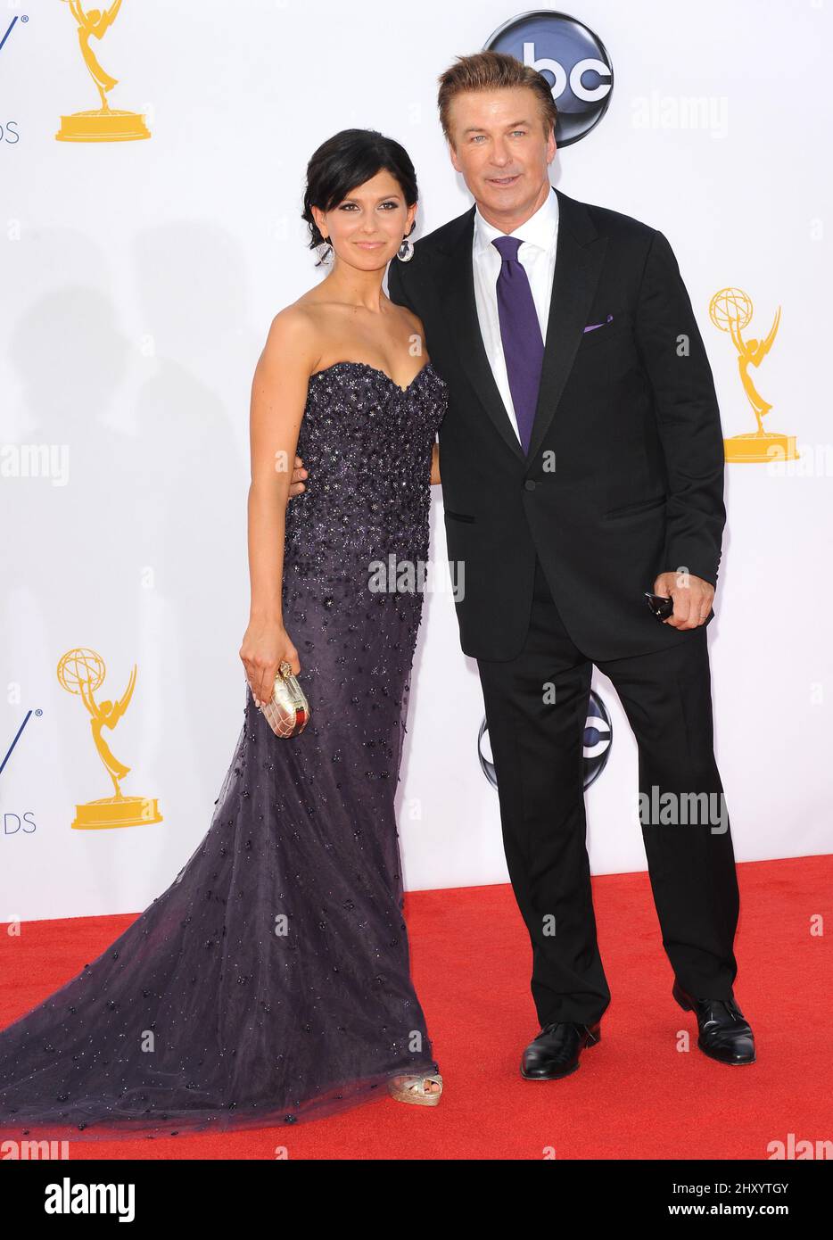 Alec Baldwin e Hilaria Thomas presero parte ai Primetime Emmy Awards 64th che si tenevano al Nokia Theatre di Los Angeles. Foto Stock