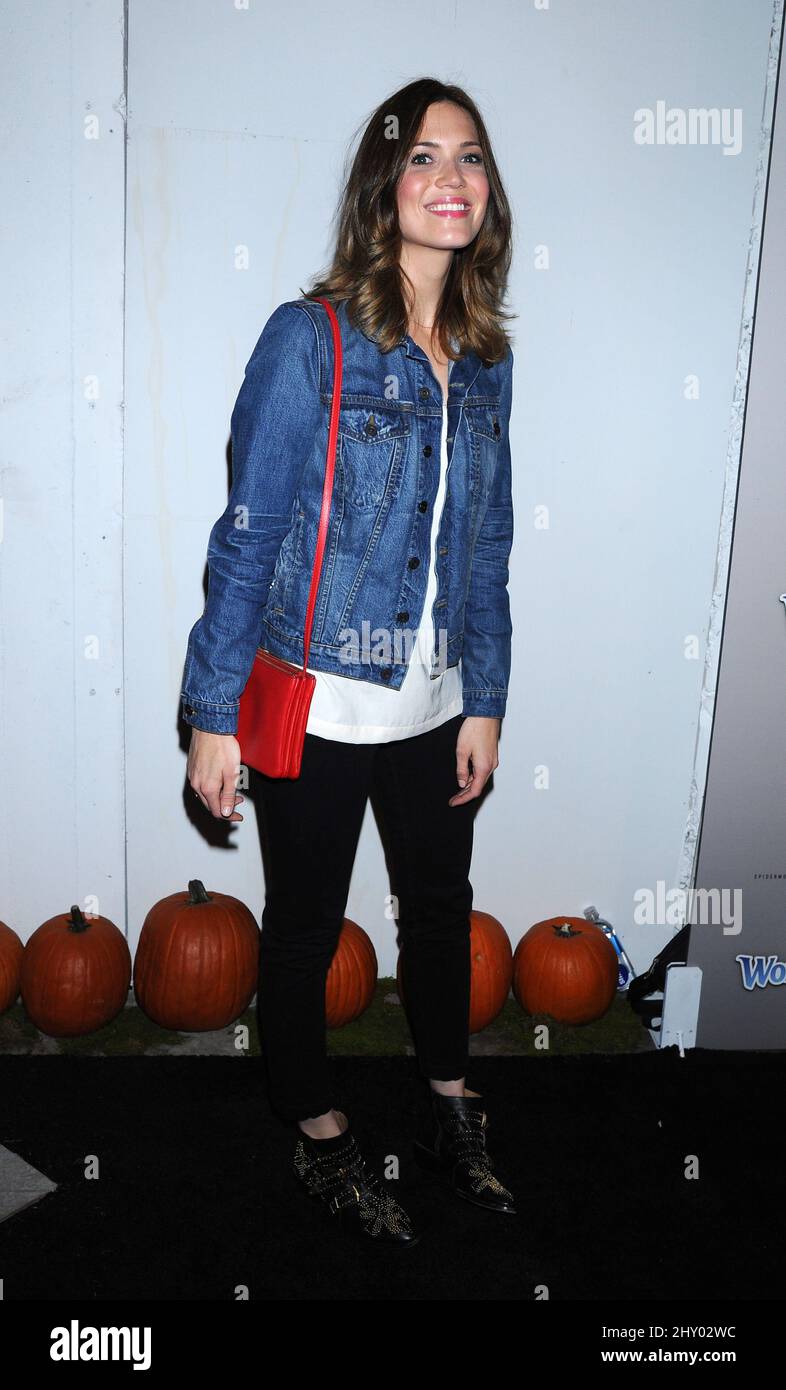 Mandy Moore partecipa al Wonderbook di PlayStation Halloween Party tenuto presso la "PlayStation Enchanted Forest" di Los Angeles. Foto Stock