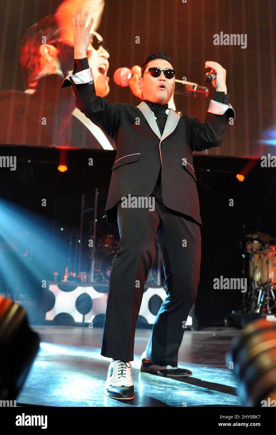 PSY che si esibisce alla Hot 99,5 Jingle Ball a Washington DC. Foto Stock
