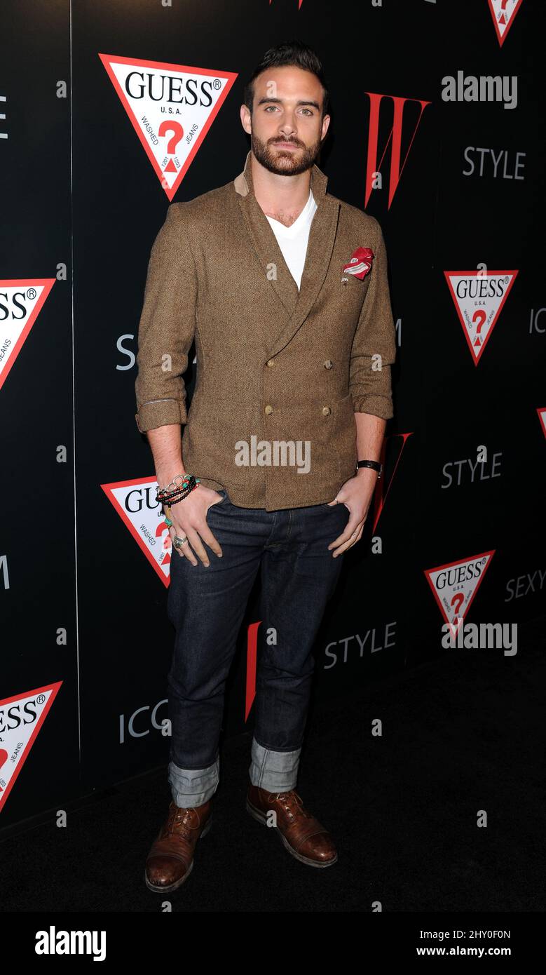 Joshua Sasse partecipa al 'W and Guess celebra 30 anni di moda e film' a West Hollywood, California. Foto Stock