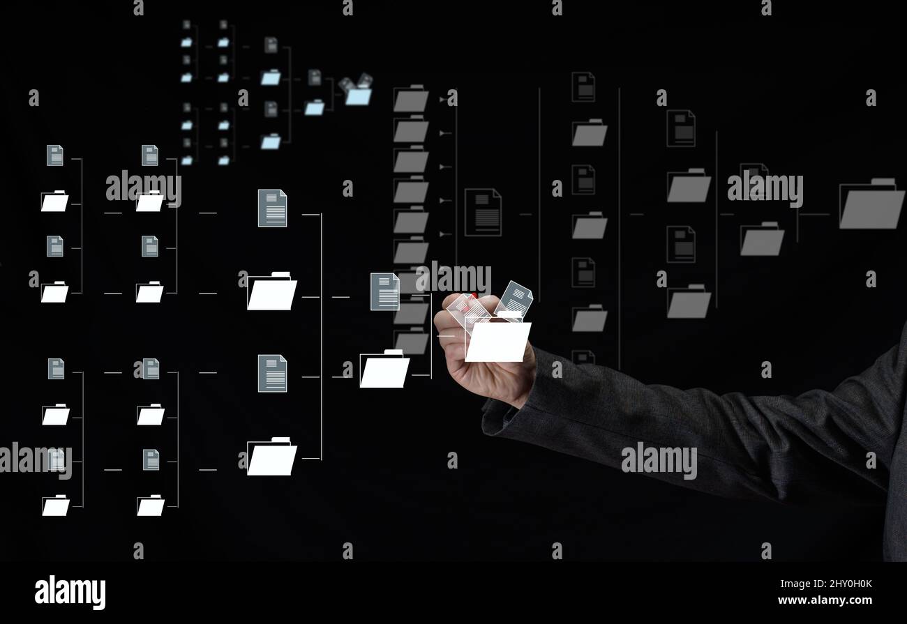 Schema di automazione della gestione elettronica dei documenti e della mano maschile. Trasferimento e archiviazione dei documenti Foto Stock